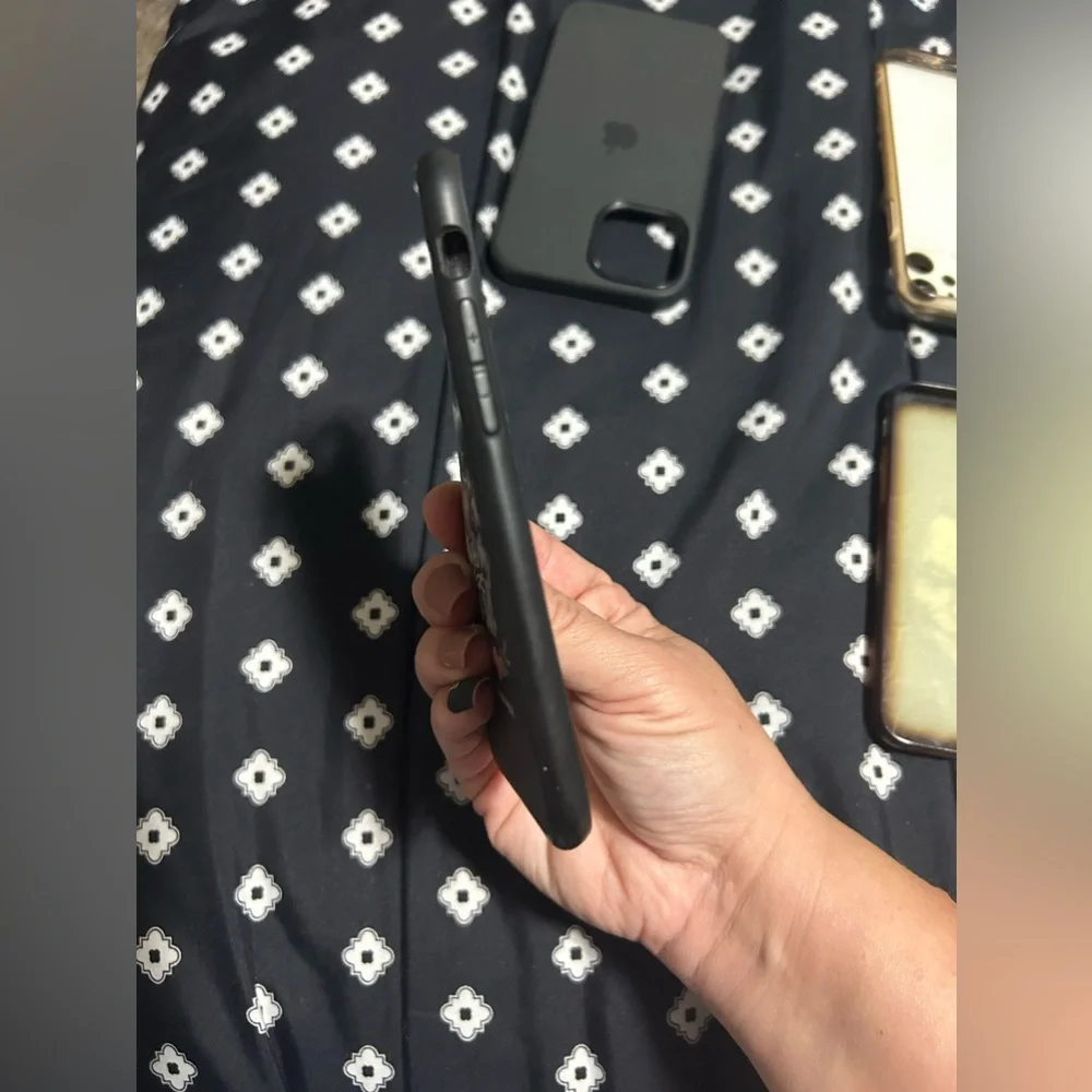💰2/$10 iPhone 7/8/SE (2020) black rubber cell phone case